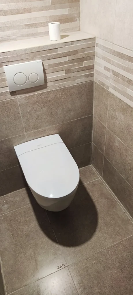 Rénovation totale de salle de bain avec douche lavabo wc carrelage a Crécy-la-Chapelle - vue generale