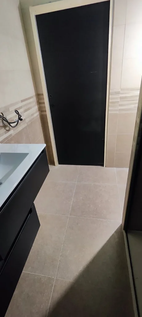 Rénovation totale de salle de bain avec douche lavabo wc carrelage Crécy-la-Chapelle - detail